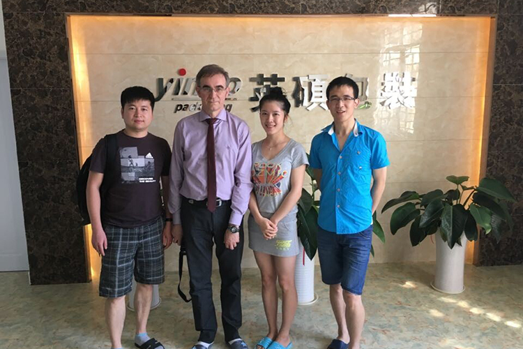 英碩防靜電吸塑托盤魅力不淺，引巴西買家跨國而來